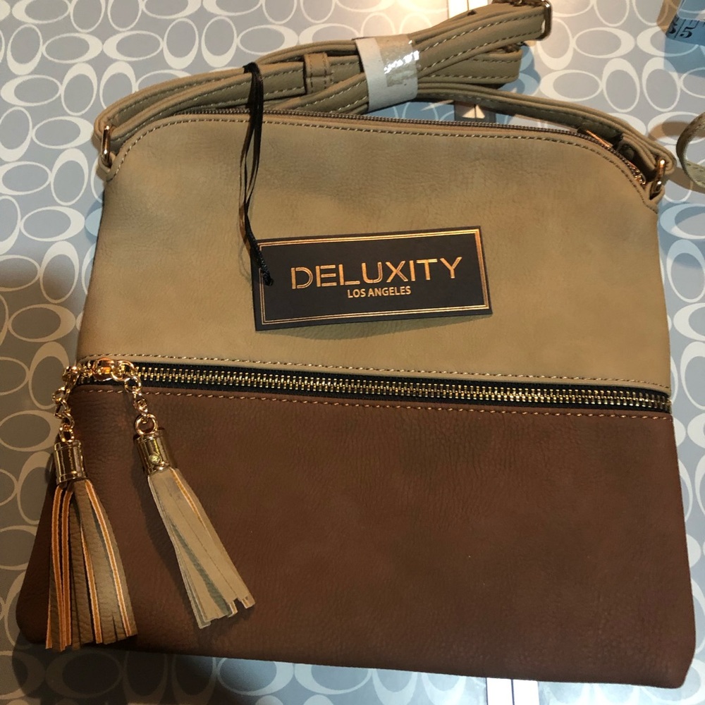 deluxity purse. new with tag